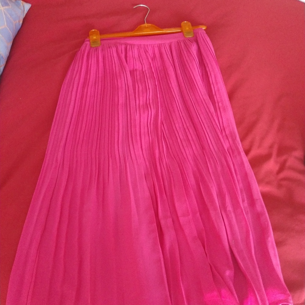 Asos fuschia accordion skirt size 6